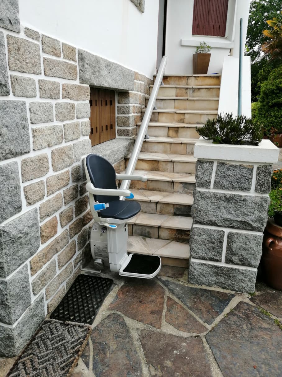 Image d'illustration d'un monte escalier extérieur droit